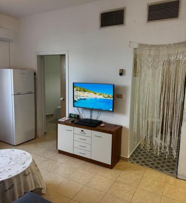 Ashdod Appartement | Swita Nir - Hot tub, Beach & Barbeque