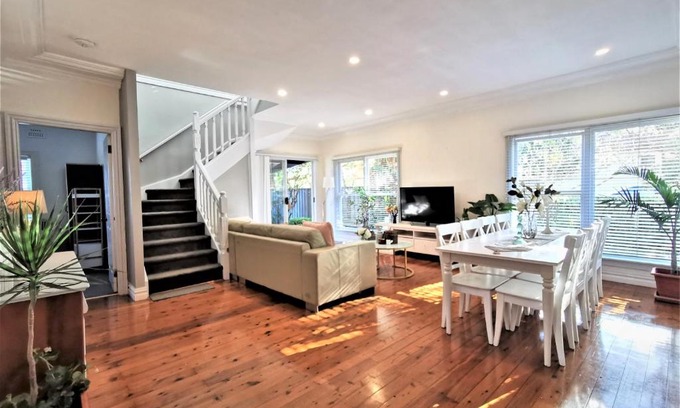 Miranda Maison | Sydney Meets Miranda, Comfy 4 Bedrooms Corner House