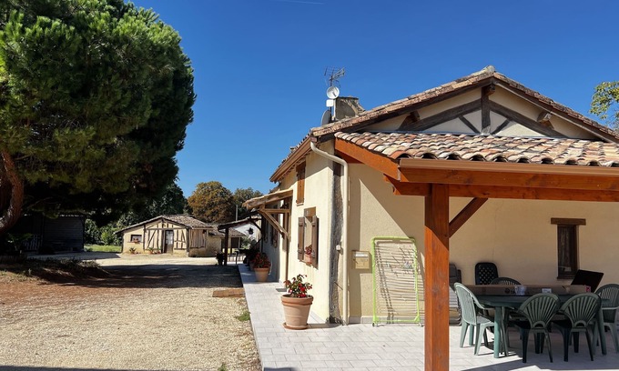 Cavarc Maison | Sympathique gite situé sur une ancienne exploitation agricolebelle terrasse,