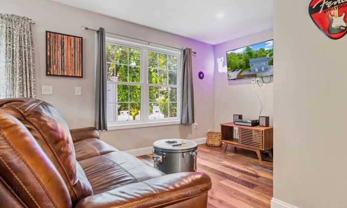 Old Orchard Beach Appartement | Symphonic Serenity: 2BR Rhythmic Retreat