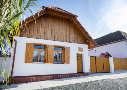 Horvatzsidany Maison | Szépapám háza