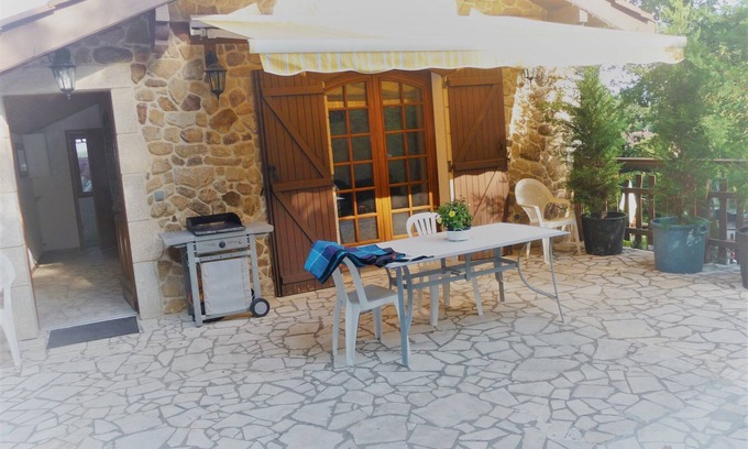 Les Sept Chemins Appartement | T 2 DE 60 M2 CLIM A LA CAMPAGNE AVEC BBQ ET PISCINE