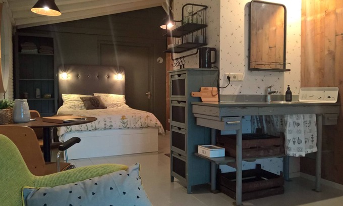 Schellinkhout Chalet De Ski | 't Atelier: calme et rustique au Markermeer