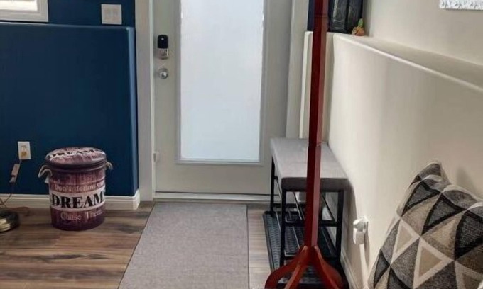 Medicine Hat Maison | T-Lee’s Suite! Quiet & Cozy. Dog Friendly! Walking/Cycling path near by 😊