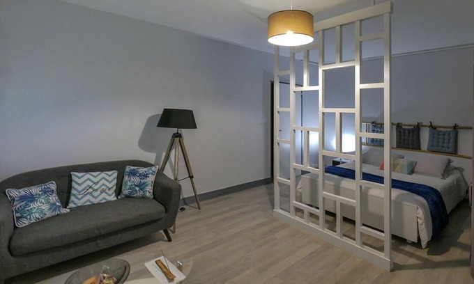 Les 3 Cites Appartement | T1 de 36 m2 dans un cadre verdoyant, très lumineux, entièrement rénové