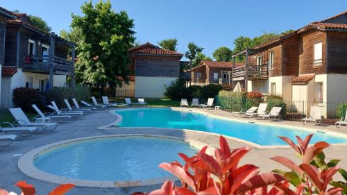 Aureilhan Appartement | T2, 50m du lac, PISCINE, WIFI, jardin terrasse sans vis-à-vis, 1 à 4 pers