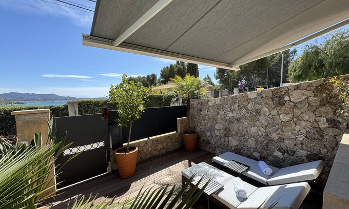 Sanary-sur-Mer Appartement | T2 climatisé 35m² vue mer avec terrasse et parking privé / plage et port à pied