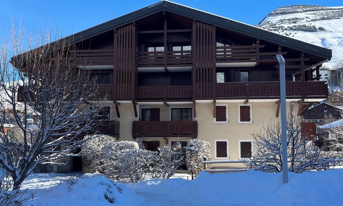 Les Deux Alpes Appartement | T2 apartment + ski-in/ski-out mountain corner with parking at Les 2 Alpes.