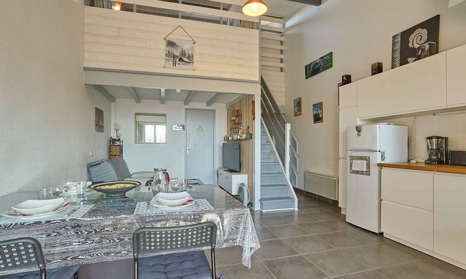 Cazaubon Appartement | T2 bis with veranda, countryside view for 4, parking, wifi