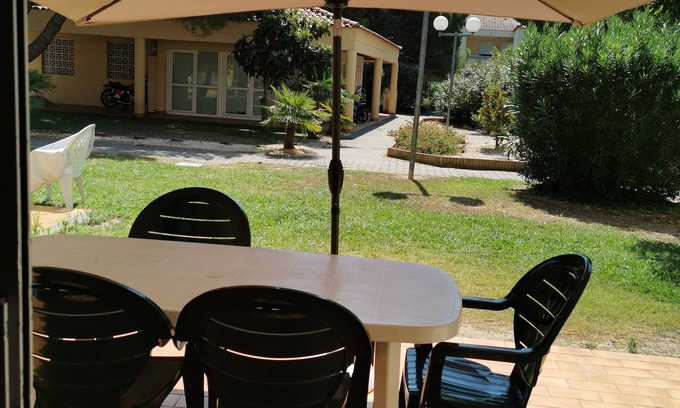 Les Hauts de Canet Appartement | Charmant T2 dans une résidence arborée, 30 m2 avec terrasse,piscine,WIFI,parking