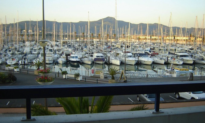 Hendaye Appartement | T2 MAGNIFIQUE VUE SUR LE PORT,PARKING,PLAGE à 100m,PISCINE, WIFI, THALASSO 50m