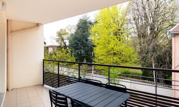 La Demi - Lune Appartement | T2 meublé avec parking tout compris coeur Tassin