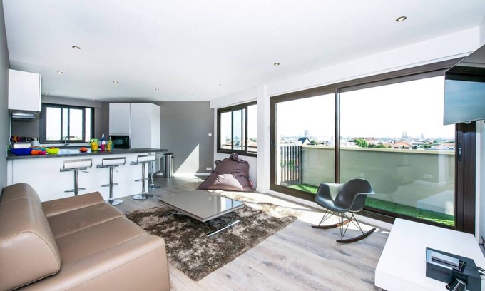 Saint Genes Appartement | T3 2 bedrooms renovated top floor