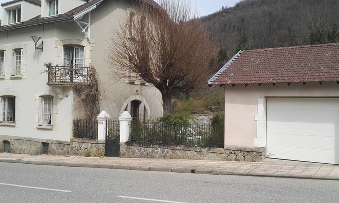 Ax-les-Thermes Appartement | T3 85m2 ds villa coecilia avec jardin 300m thermes télécabines Ax les Thermes