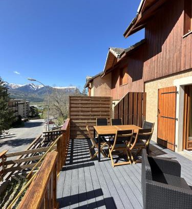 Embrun Appartement | T3 au Plan d’eau d’Embrun avec Garage et Terrasse