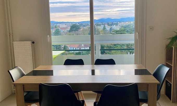 La Demi - Lune Appartement | T3 Lumineux & Confortable. À Côté du Centre-ville. Idéal Pour une Famille