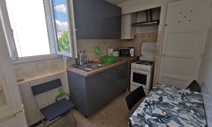3rd Arrondissement Appartement | T4 Appartement avec balcon ensoleillé proche gare st Charles Marseille
