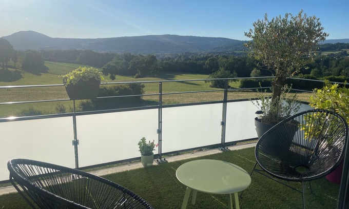 Annecy-le-Vieux Appartement | T4 with large terrace and view of nature and mountains, quiet, in Annecy le Vieux