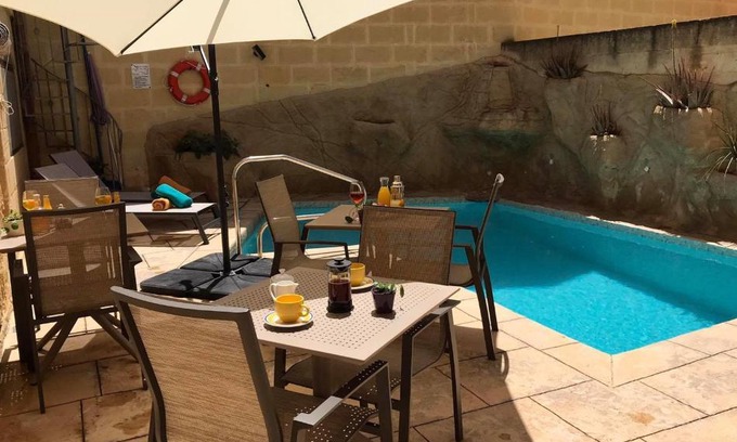 Zebbug Lit Et Petit-Déjeuner | Ta Marie Merhba