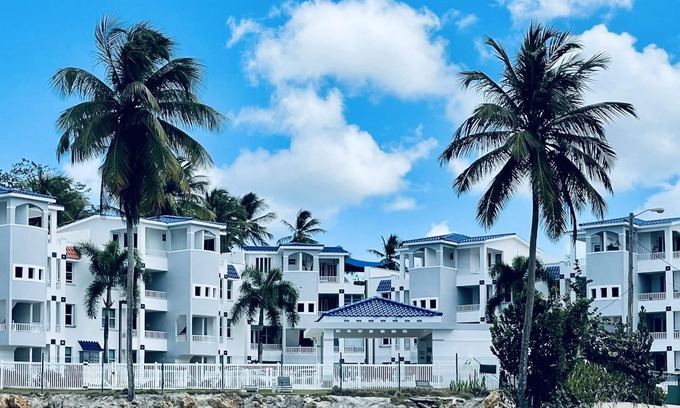 Aguada Copropriété | Minutes de Penthouse Beach Rock Beachfront de Rincon et excellent surf