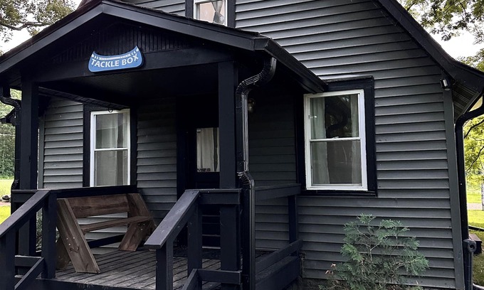 Three Rivers Cottage | Blues Cottage - Cottages au bord du lac sur un lac semi-privé, plage, bateaux, amusement!