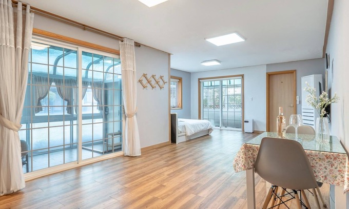 Mongdae Maison | Taean Mongsanporangbadarang Shim Pension
