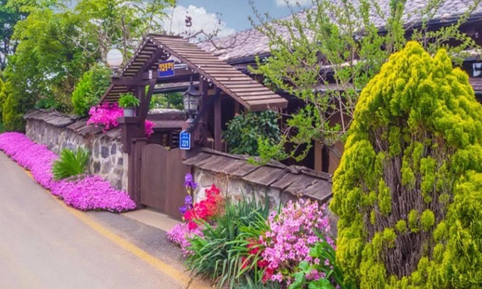 Taean Maison | Taean Yetjip Hwangtobang Pension