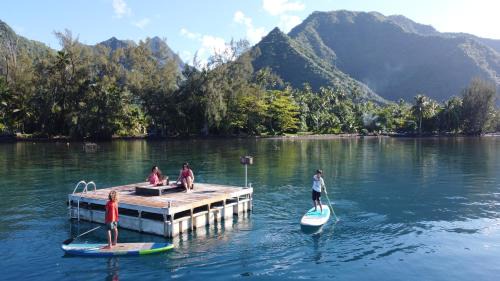 Teahupo'o Maison | tahiti-bungalow at Teahupoo: beachfront with pountoon and mini pool