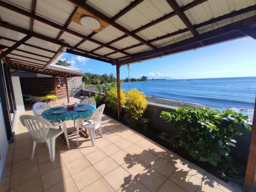 Arue Maison | TAHITI - Taharaa Beach Bungalow