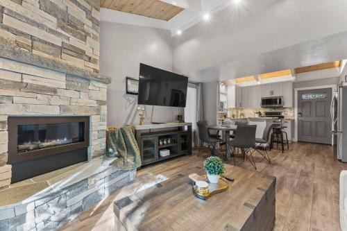 Incline Village Maison | Tahoe Bliss: Ski, Hike, & Relax