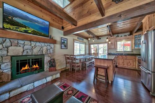 Country Club Estates Maison | Tahoe Townie - Cozy Cabin in South Lake Tahoe!