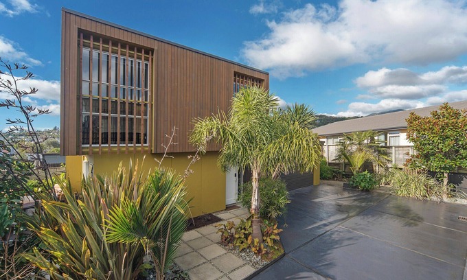 Tahunanui Maison | Tahuna Beach Oasis - Home in the heart of Tahunanui Beach recreational paradise