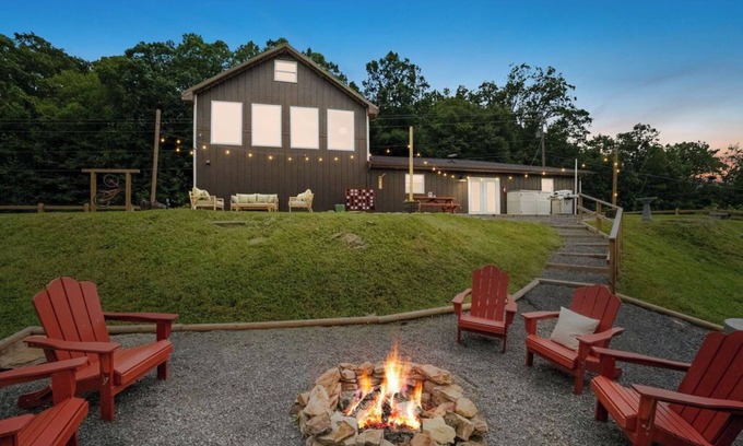 Nallen Maison | Tails & Trails WV Retreat - 15 min NRG, 9 min Babcock, Fenced Yard, Dog-Friendly