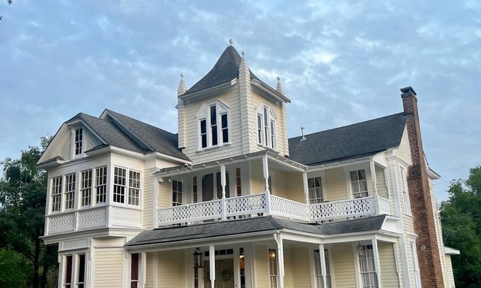 Jacksonville Lit Et Petit-Déjeuner | Take a trip back in time and stay at the Larissa House Inn!