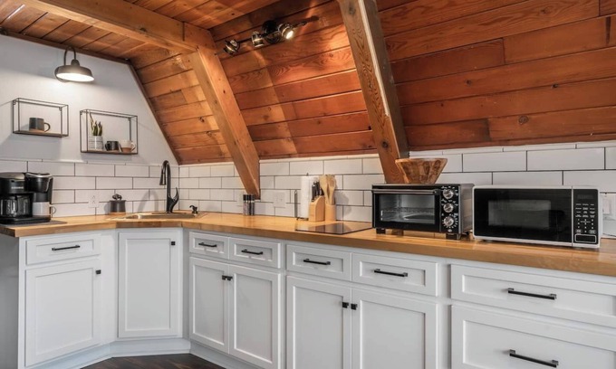 Centerville Cabine | Take it easy at this unique and tranquil getaway.