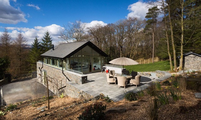 Windermere Maison | TALL TREES, pet friendly, with open fire in Bowness-On-Windermere