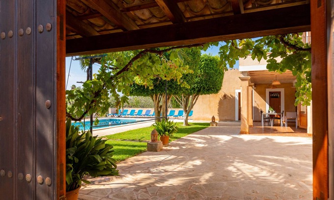S'alqueria Blanca Maison | Tallador for 10 in S' Alqueria Blanca, beautiful garden with pool, air conditioning and wifi