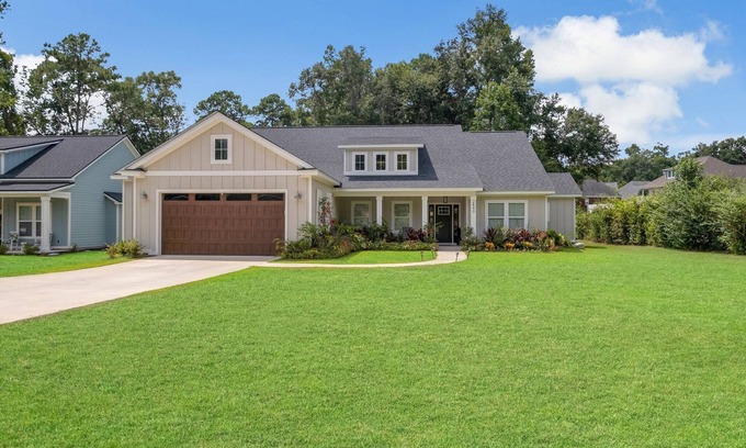Tallahassee Maison | Tallahassee Luxury 4 bedrooms 3.5 baths, King Bed, and Home Movie Theatre