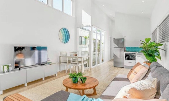 Suffolk Park Maison | Tallow Beach Bungalow , Unit 2, Suffolk Park. Easy walk to beach and shops.