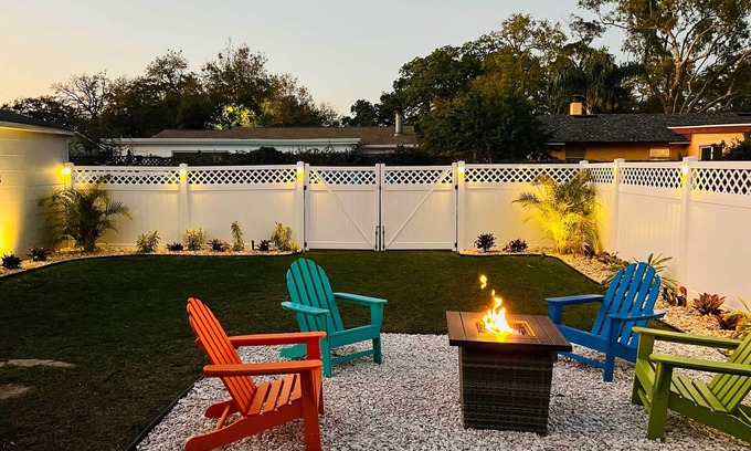 Safety Harbor Cottage | Tampa Bay Area Cottage w/ Gas Grill and Fire Pit!