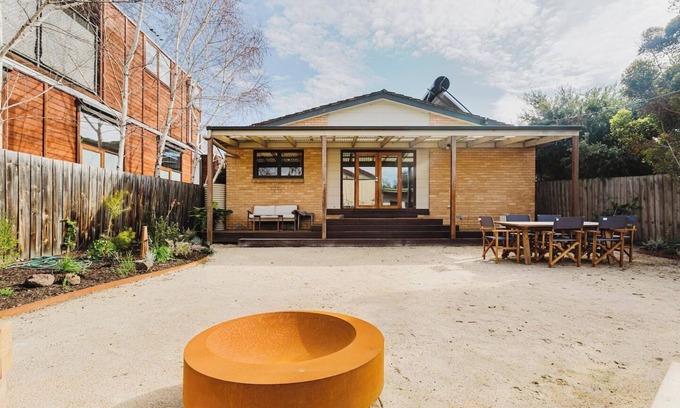Kensington Maison | Tangerine Gleam Cheerful Inner City Family Abode
