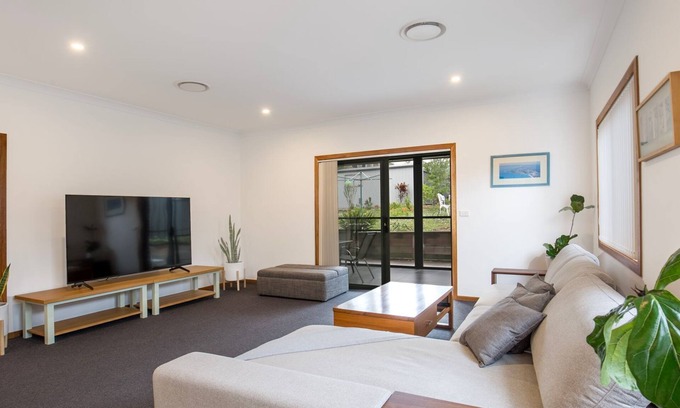 Sanctuary Point Maison | Tangerine - Pet Friendly - 3 Mins Walk to Beach
