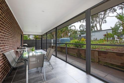 Sanctuary Point Maison | Tangerine - Pet Friendly - 3 Mins Walk to Beach