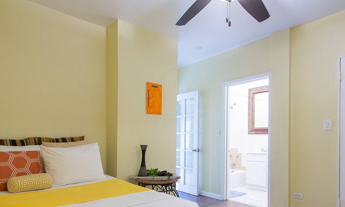 Downtown Nassau Appartement | Tangerine Sunsets Murcott