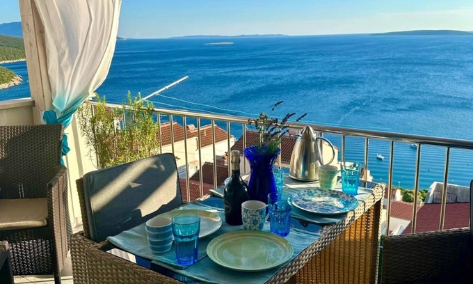 Miholascica Appartement | Tanis Ocean Loft Apartment with fantastic sea views from the large balcony