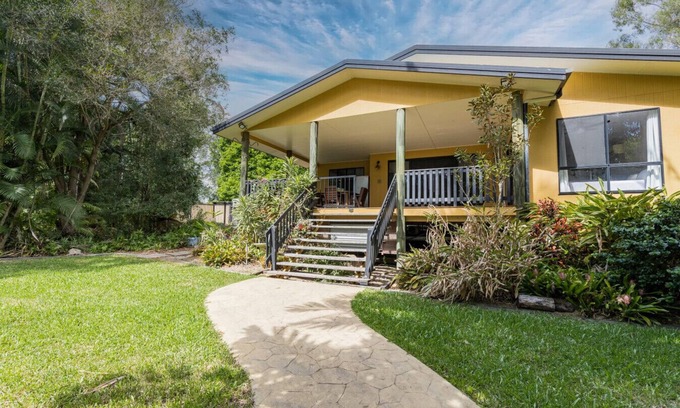 Tannum Sands Maison | Tannum Tides - Sleeps 8 w/ Pool & Boat Parking