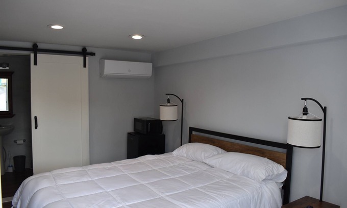 Tannersville Hôtel | Tannersville Village on SawMill Creek Room #4- 1 Queen