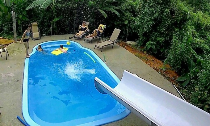 Parrita Maison | Tarzan Jungle Home - Tyrolienne, piscine, toboggan, climatisation, Wifi rapide!