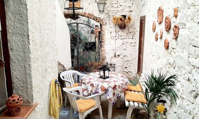 Terzorio Appartement | Séjour romantique dans un ancien village en bord de mer! Wi-Fi