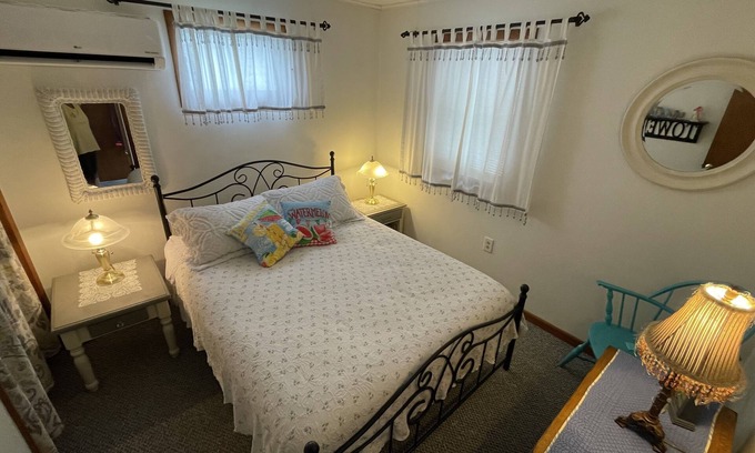Oaks Corners Maison | Taste of Serenity Wine Trl, Sunsets, Private Beach/Dock/Romantic views!
